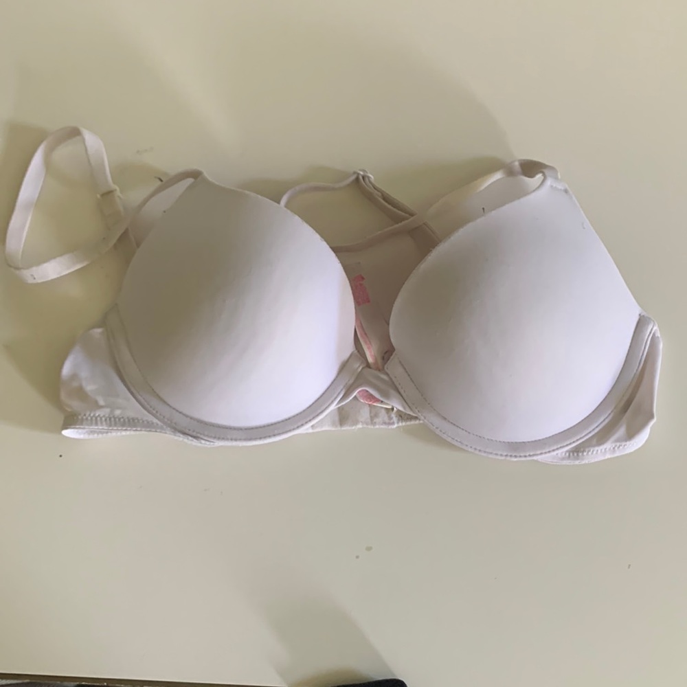 While Victoria’s secret Bra